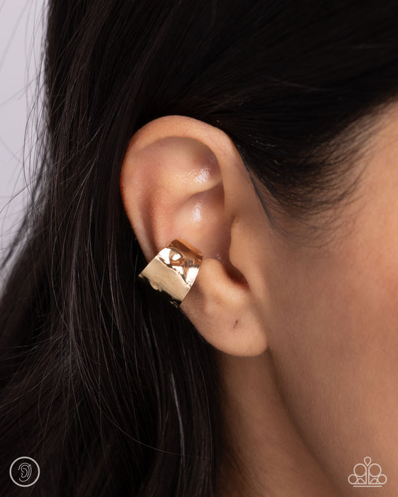Warped Wonder - Gold Ear Cuff