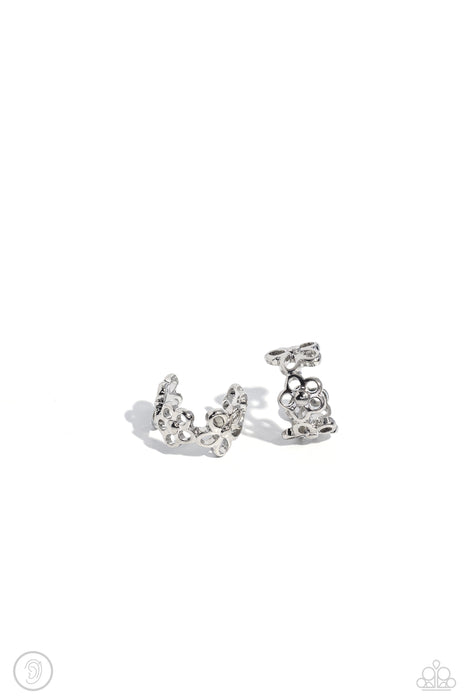 Daisy Debut - Silver Ear Cuff